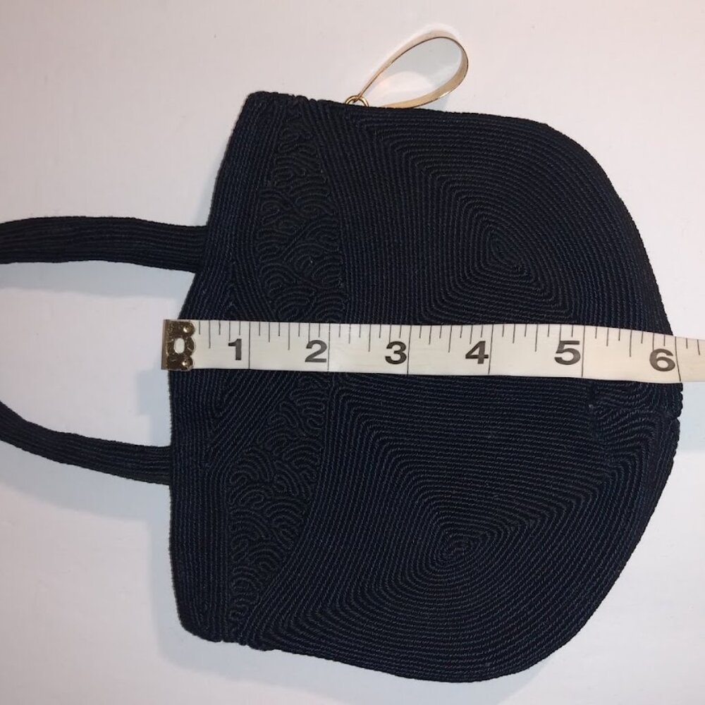Vintage small black purse with zipper closure. - Picture 7 of 7